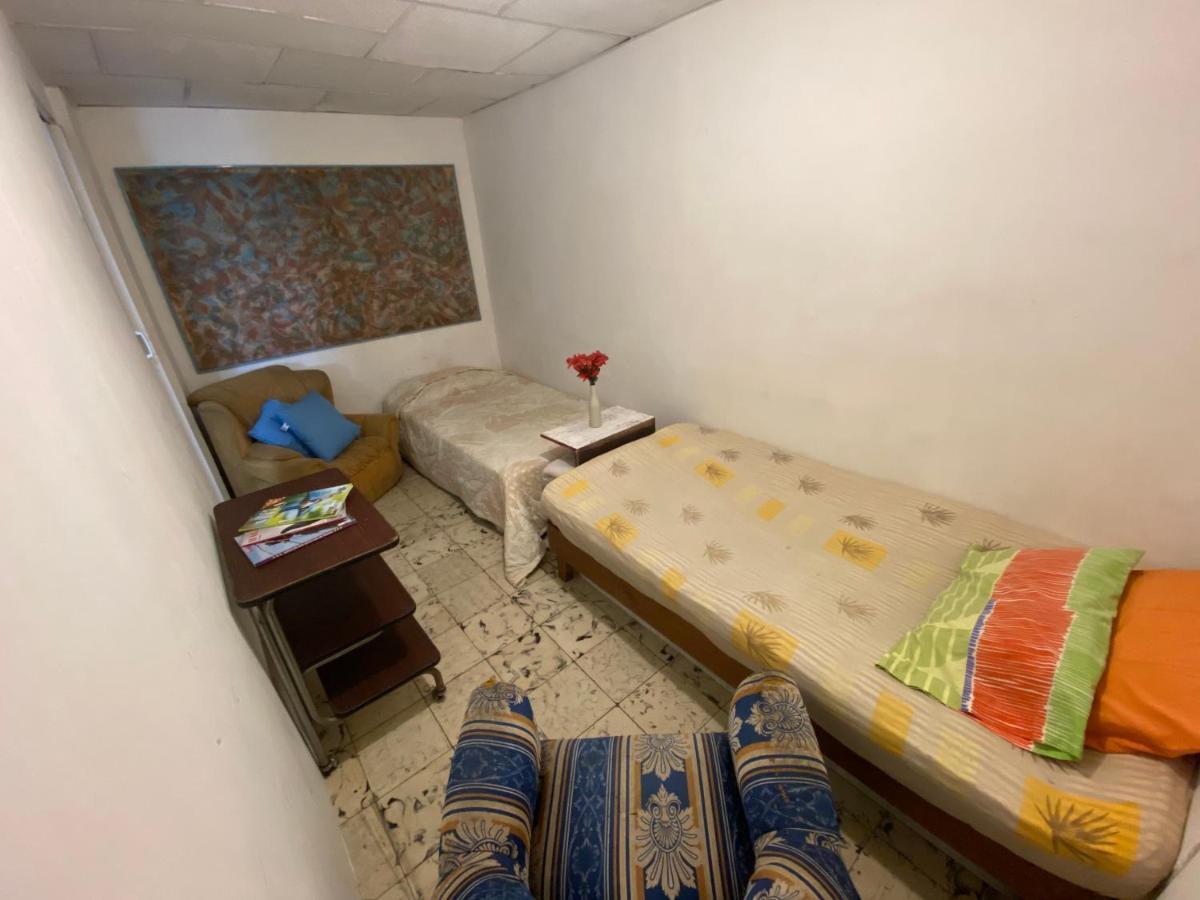 Hostal Casa Las Tias Медельин Экстерьер фото