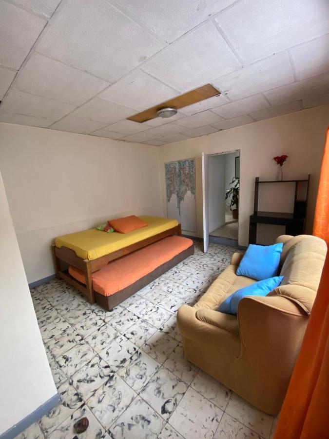 Hostal Casa Las Tias Медельин Экстерьер фото