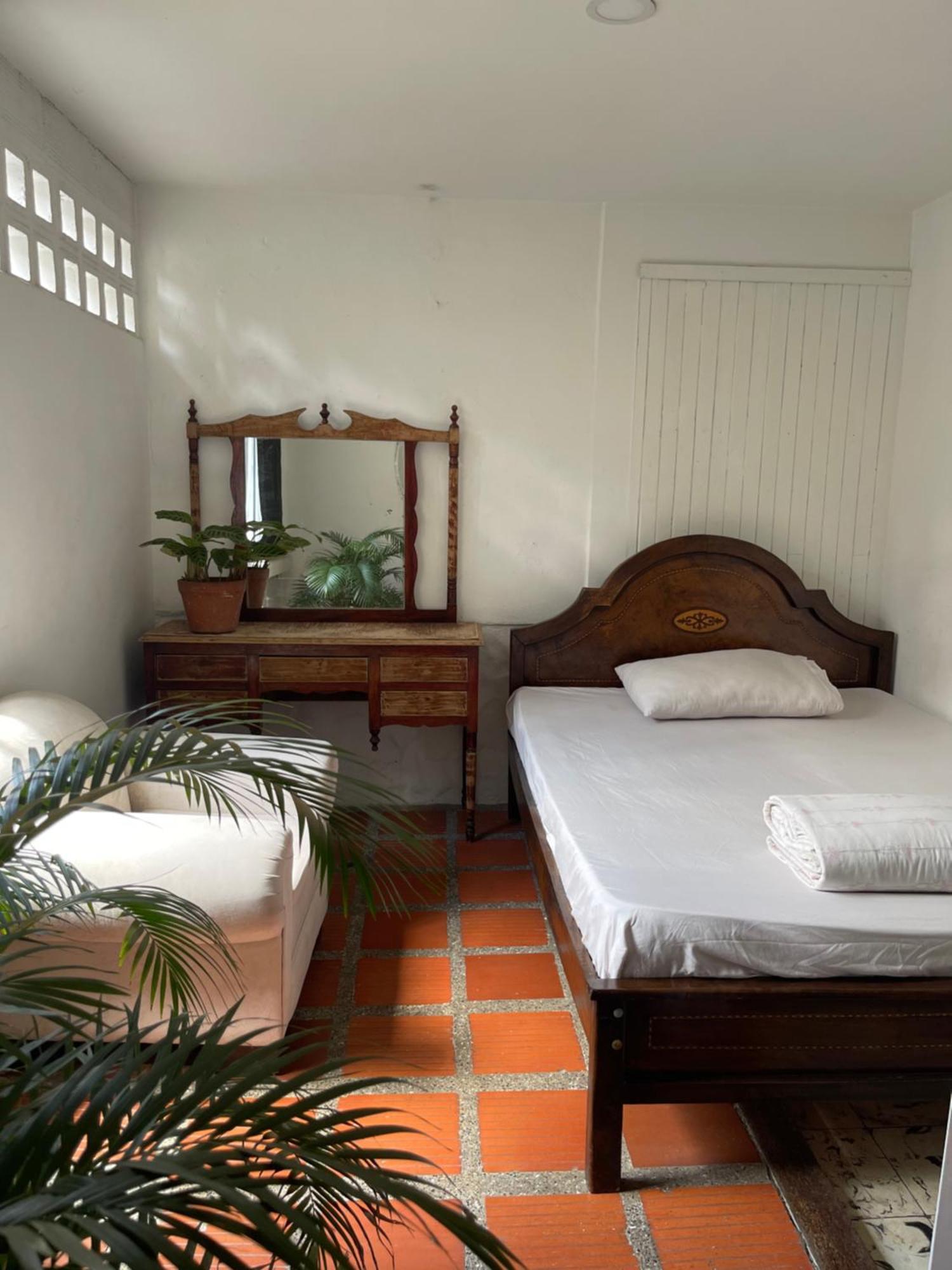 Hostal Casa Las Tias Медельин Экстерьер фото